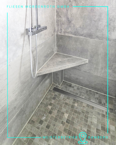 Badsanierung - barrierefrei Duschbereich im Blickfang- Design
Mosaikfliesen im Duschbereich bieten nicht nur Rutschhemmung. Fliesenverlegung durch Fliesen Morgenroth