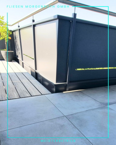 Balkonerweiterung Hochwertiger Boden: Verlegt mit 60x60 R10 Fliesen auf Gefälle – perfekt für Wasserabfluss und Sicherheit.